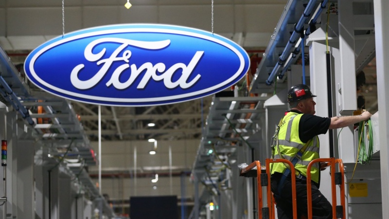Ford объединяется с дилерами для обучения нового поколения автомобильных техников по обслуживанию автомобилей с ДВС и электромобилей